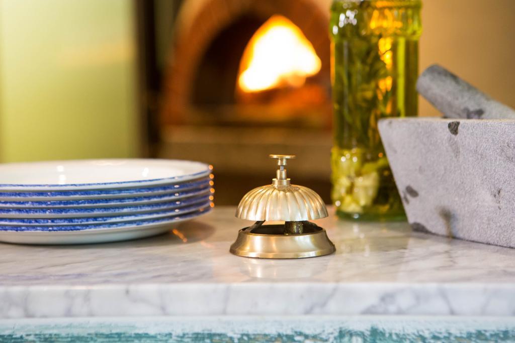 The Curious Pig In The Parlour Hotel Burstow Exterior photo