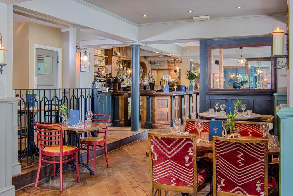 The Curious Pig In The Parlour Hotel Burstow Exterior photo