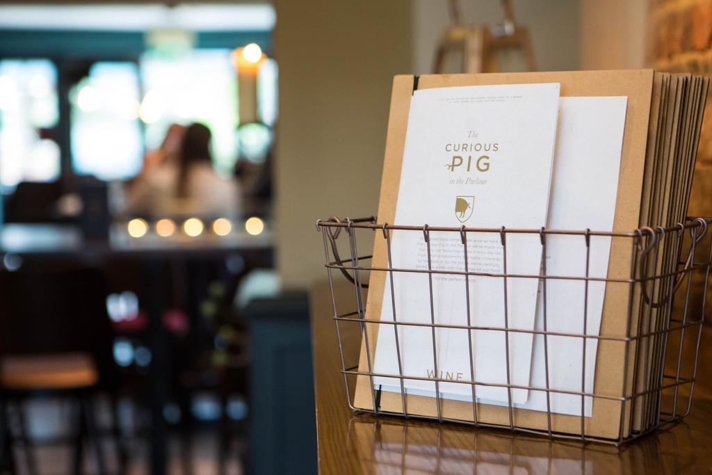 The Curious Pig In The Parlour Hotel Burstow Exterior photo