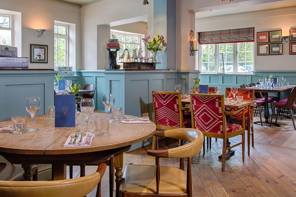 The Curious Pig In The Parlour Hotel Burstow Exterior photo