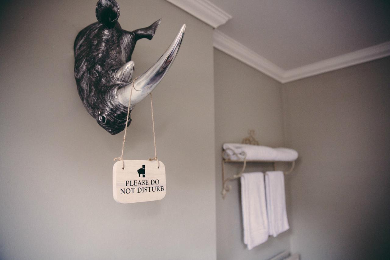 The Curious Pig In The Parlour Hotel Burstow Exterior photo